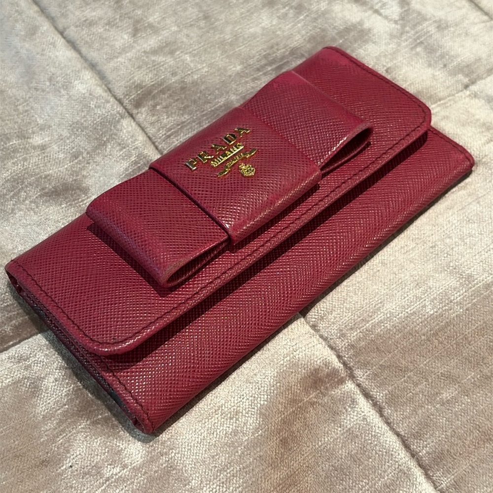 Prada Raspberry Pink Bow Santiago Leather Key Holder Gold Hardware - Picture 4 of 16
